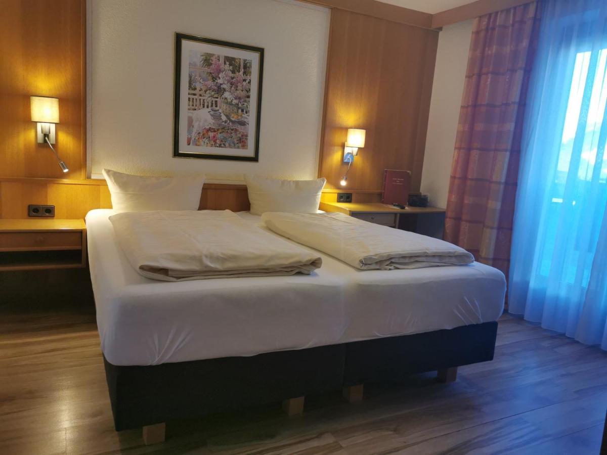 Hotel Landgasthof Zum Schildhauer Halfing Kültér fotó