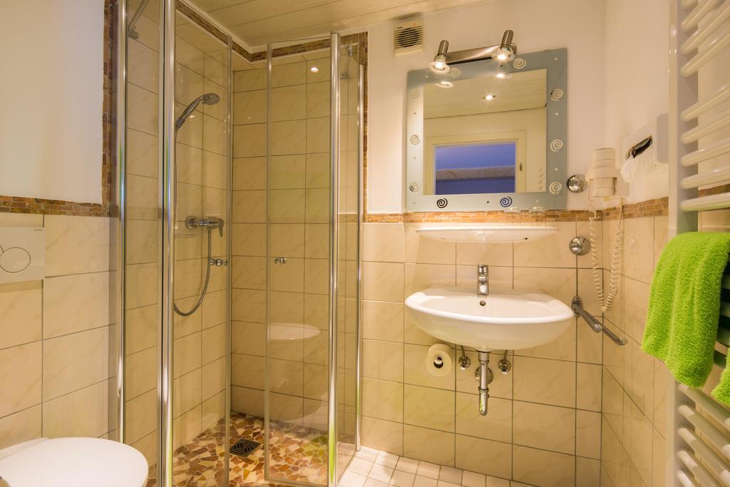 Hotel Landgasthof Zum Schildhauer Halfing Kültér fotó