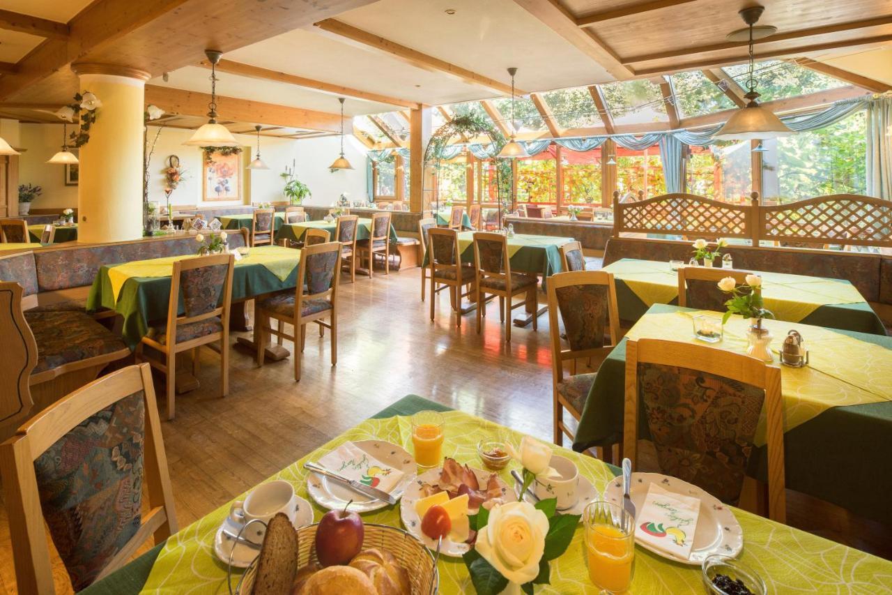 Hotel Landgasthof Zum Schildhauer Halfing Kültér fotó
